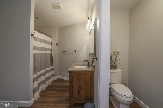 a view of yard with trees