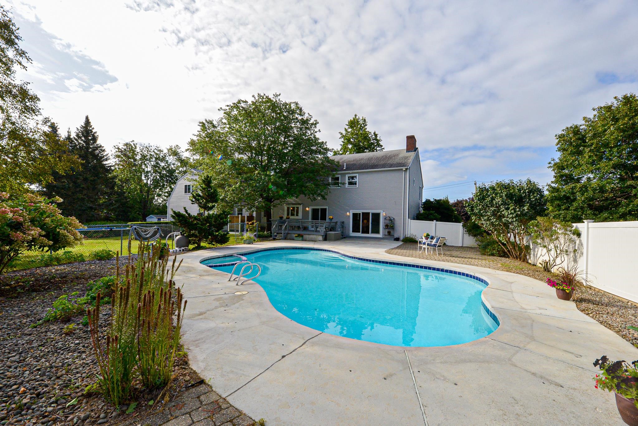 75 South Road North Hampton, NH 03862 - Photo 3 of 40