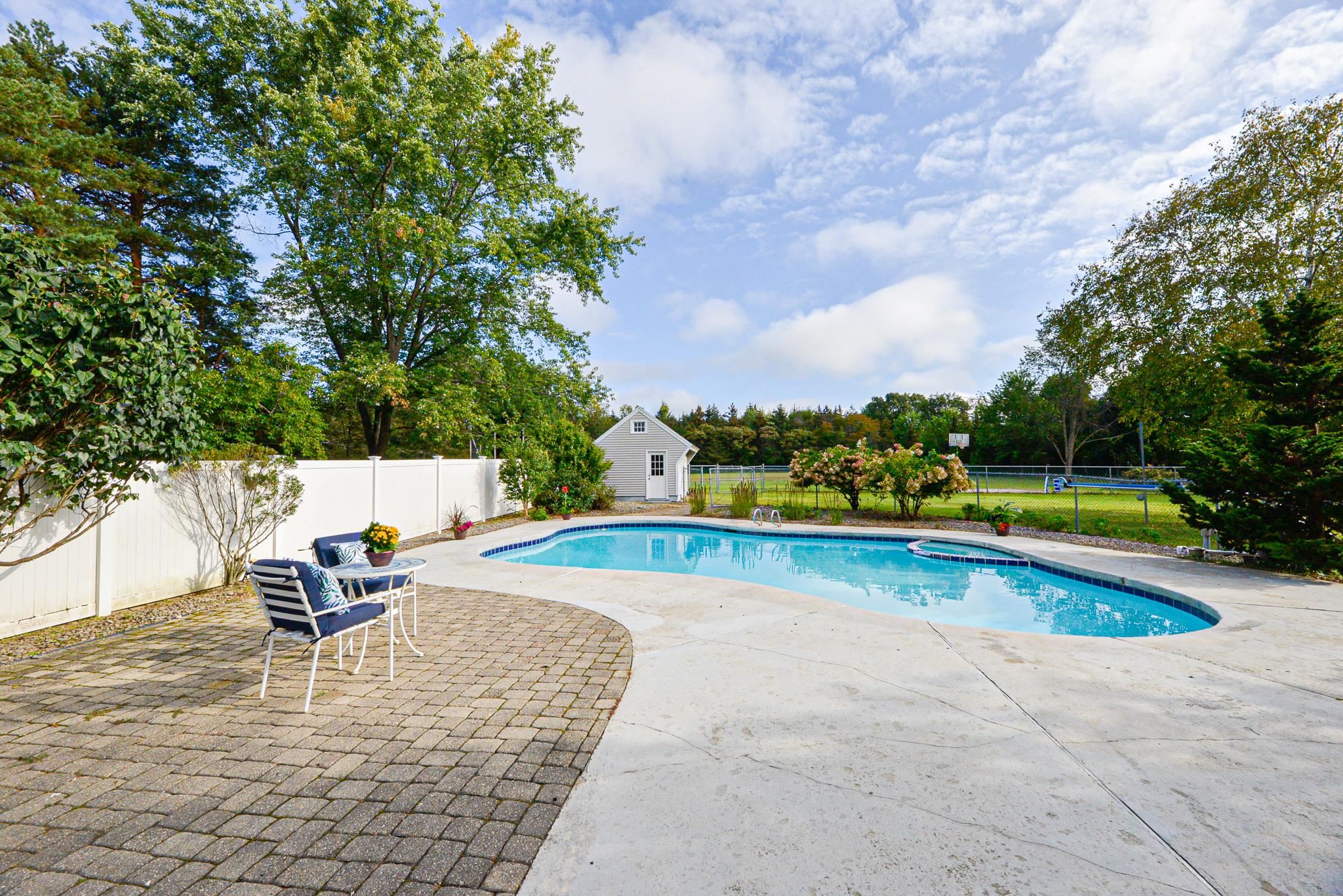 75 South Road North Hampton, NH 03862 - Photo 4 of 40
