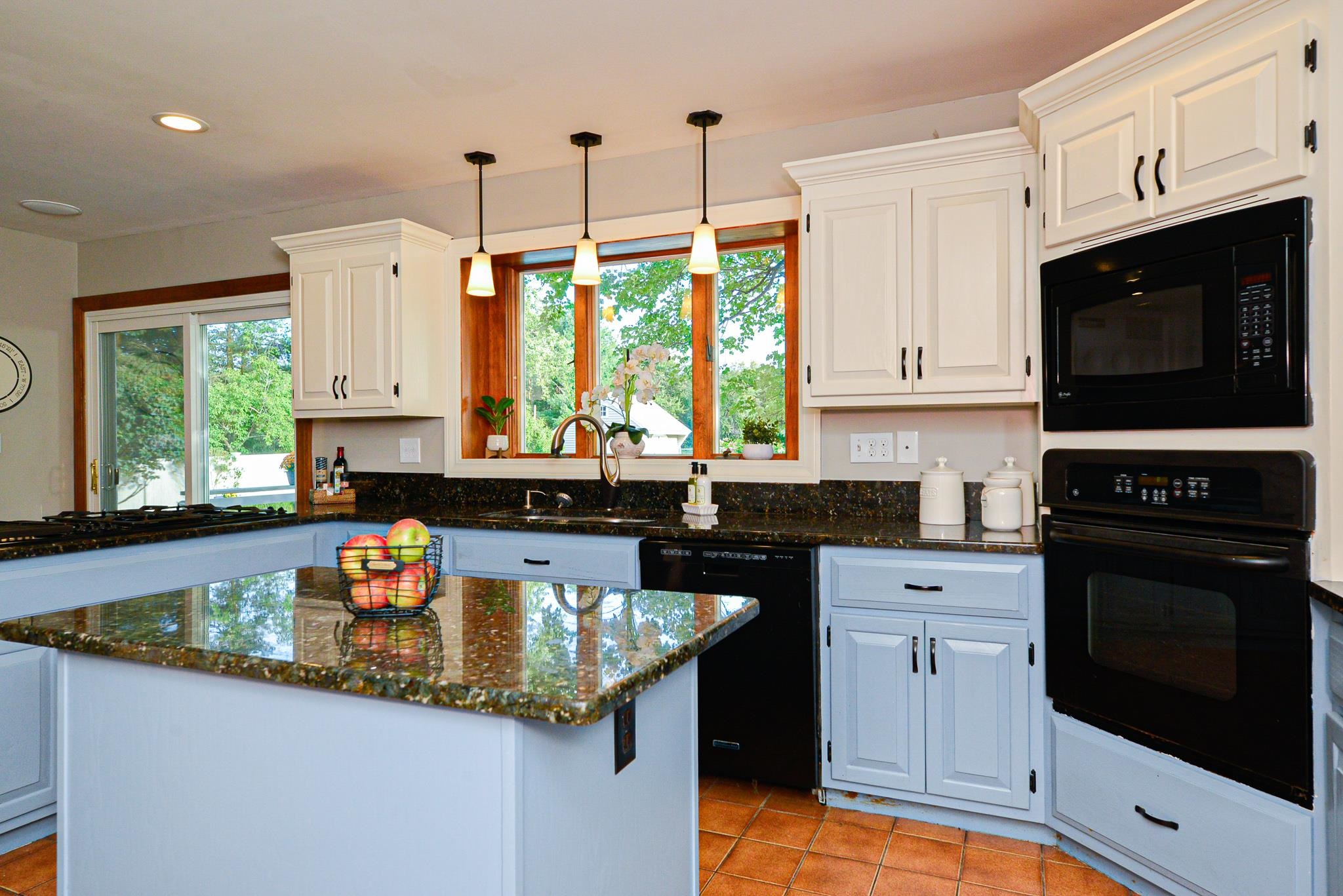 75 South Road North Hampton, NH 03862 - Photo 6 of 40