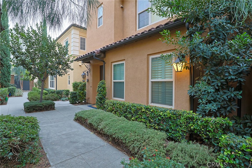 78 Kestrel Irvine, CA 92618 - Photo 2 of 32 a house that has a lot of plants in it