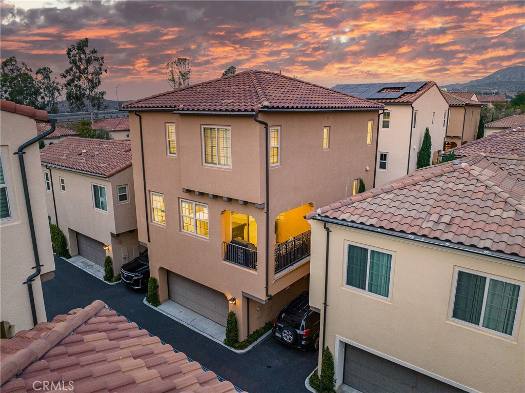 78 Kestrel Irvine, CA 92618 - Photo 29 of 32 a view of a house with a tub and a view of a house