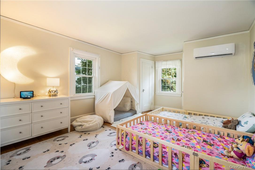 19 Hamilton Road Scarsdale, NY 10583 - Photo 13 of 22 Family bedroom