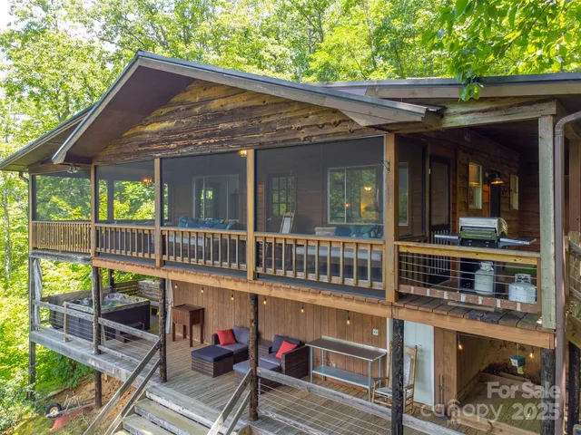 an outdoor view of the house