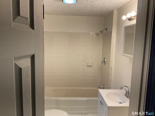 $2,600 | 113 Fairview Street, Unit 2, New Britain, CT 06051