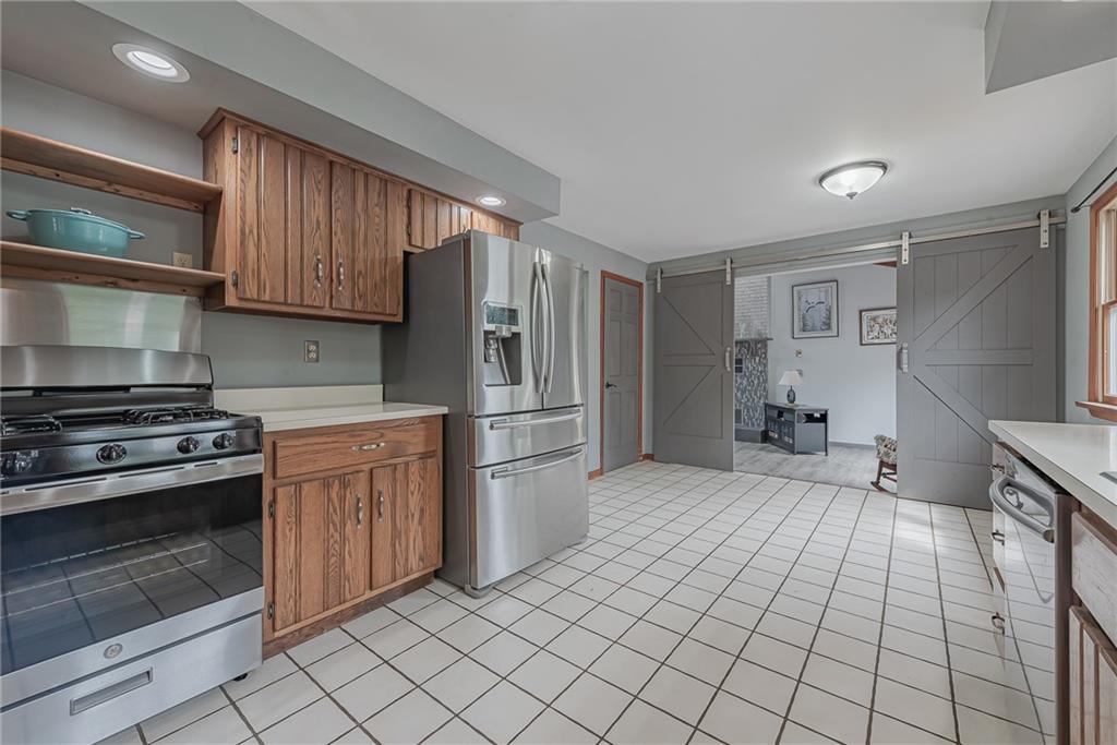 2191 Robbins Station Road Irwin, PA 15642 - Photo 7 of 25 Gallery Image 7