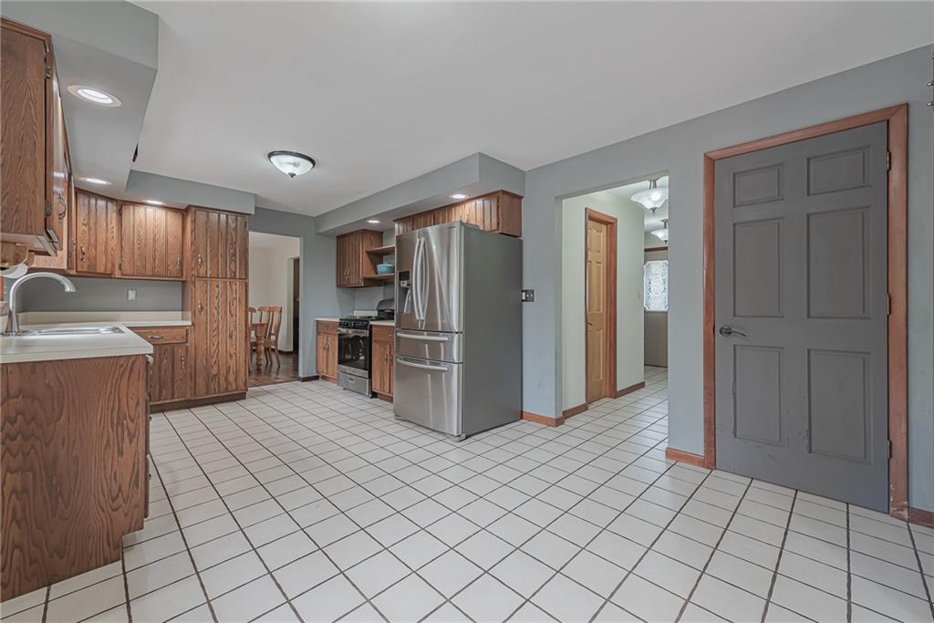 2191 Robbins Station Road Irwin, PA 15642 - Photo 8 of 25 Gallery Image 8