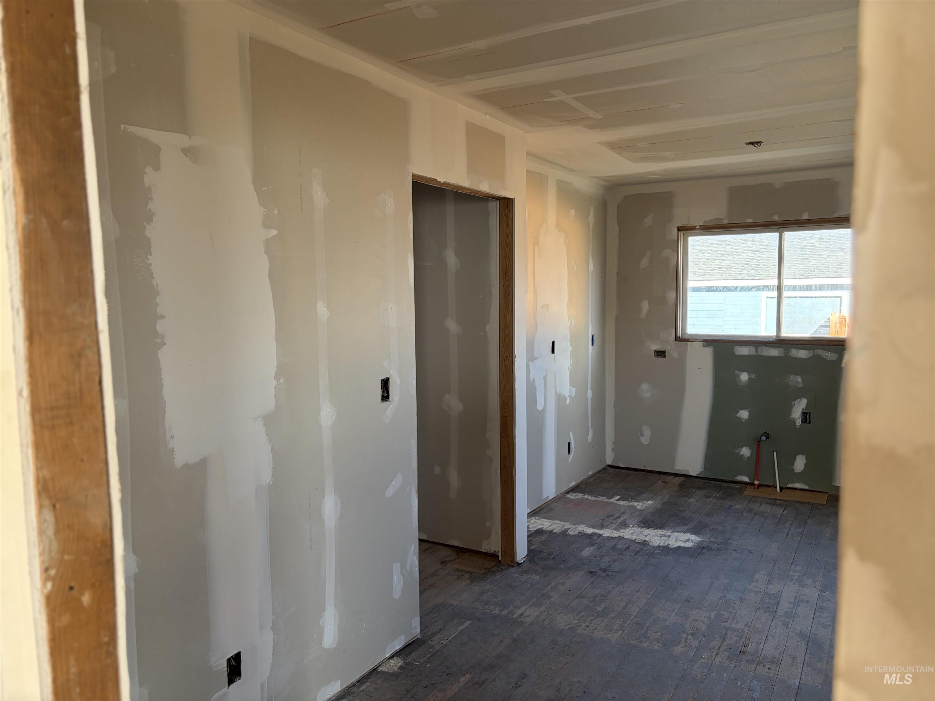 308 East Park Street Weiser, ID 83672 - Photo 17 of 50 View of corridor