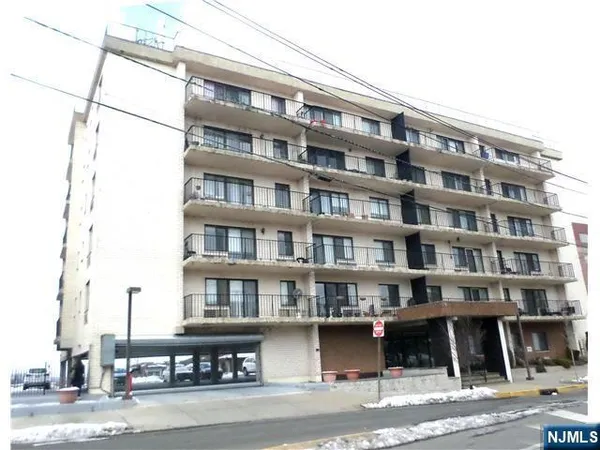 $1,700 | 233 12th Street, Unit 3D, Palisades Park, NJ 07650