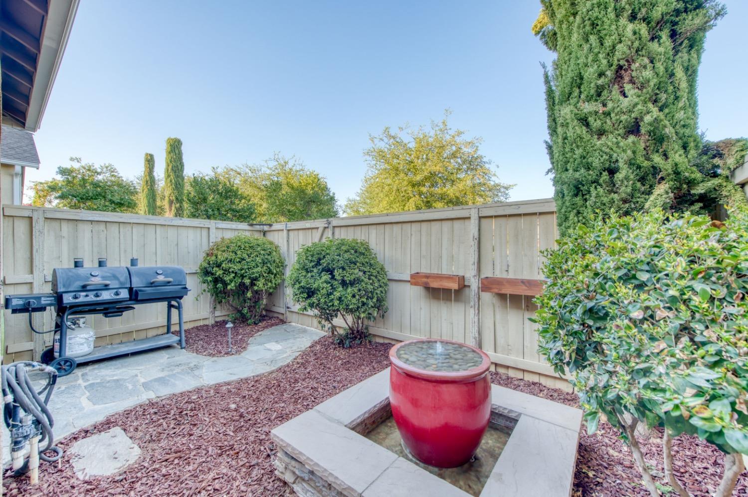 4085 Harlan Ranch Boulevard Clovis, CA 93619 - Photo 21 of 27 a view of a backyard with sitting area