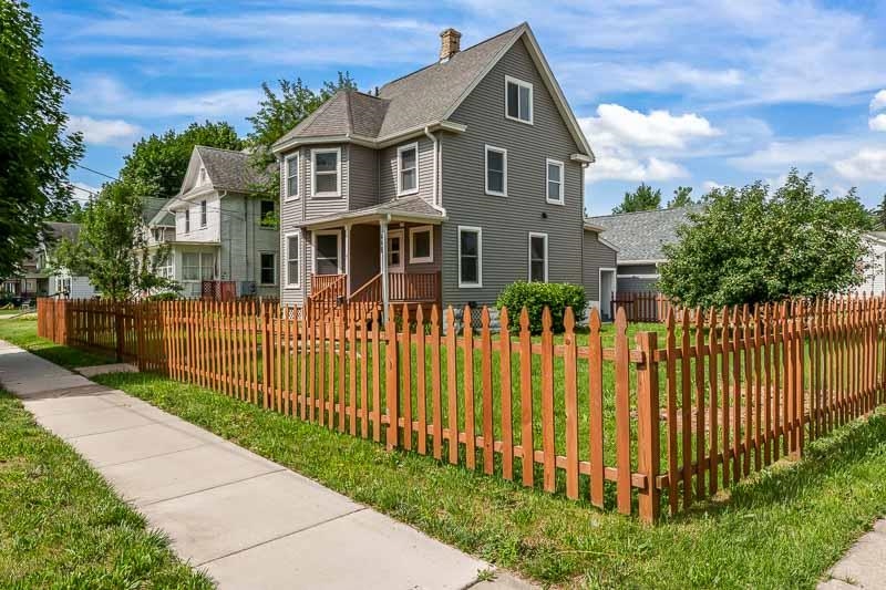 948 Harrison Avenue Beloit, WI 53511 - Photo 3 of 38