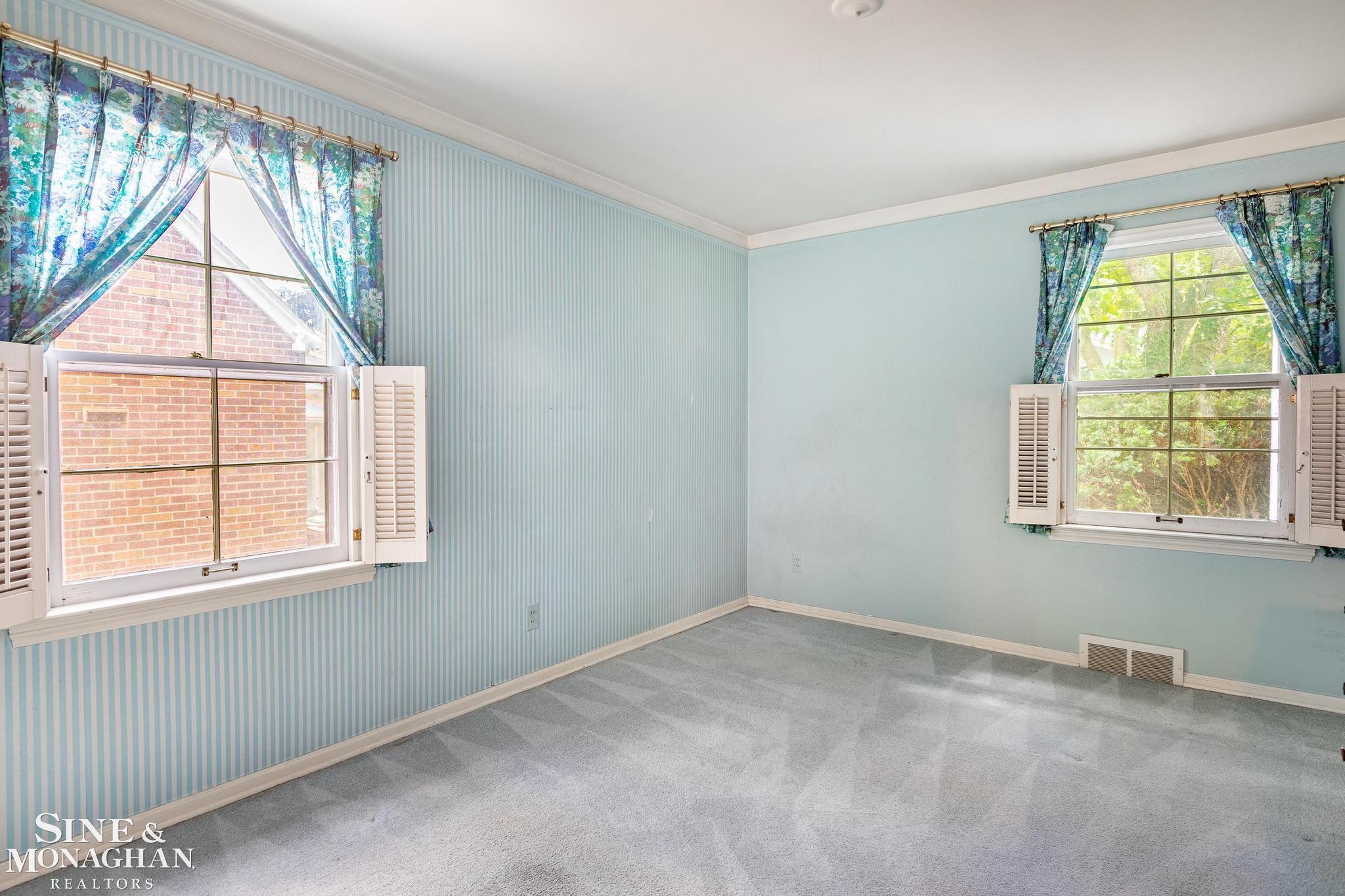 1645 Fairholme Road Grosse Pointe, MI 48236 - Photo 14 of 24 50087989-13.JPG
