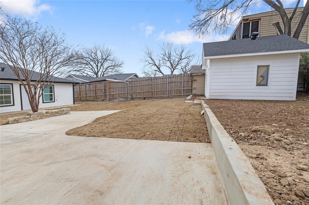 1715 Navaro Street Dallas, TX 75208 - Photo 29 of 33 View of fenced backyard
