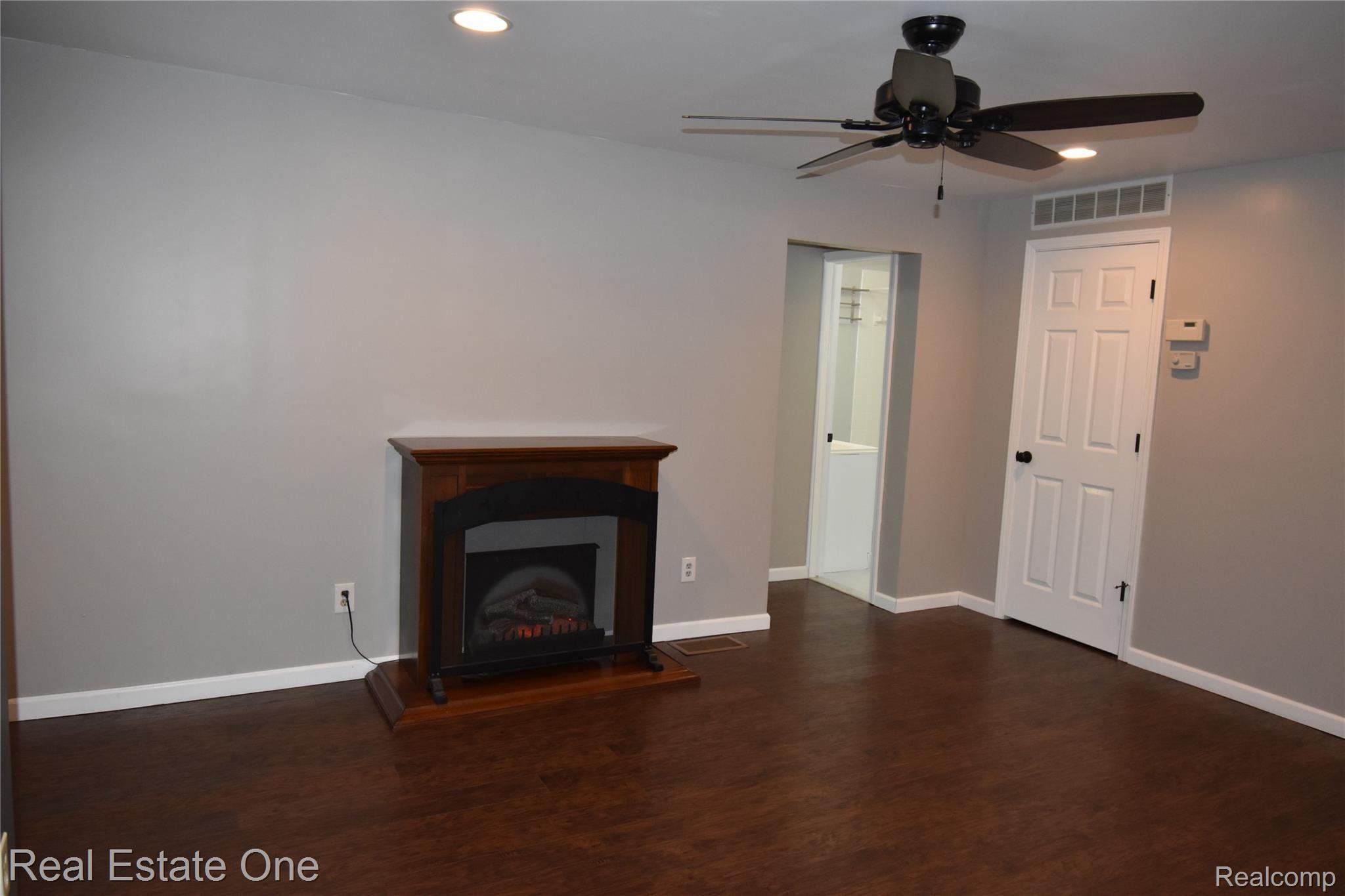 4195 Demode Road Holly, MI 48442 - Photo 6 of 58 DSC_0873.JPG