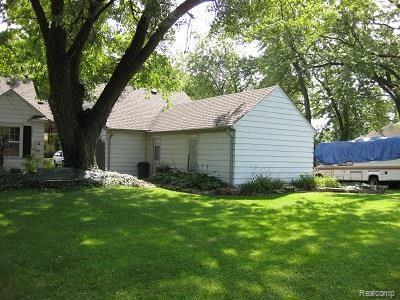 1295 Eason Road Waterford, MI 48328 - Photo 23 of 23 3 car tandum garage.jpg