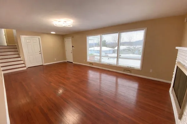 $340,000 | 6 Canterbury Drive, Endicott, NY 13760