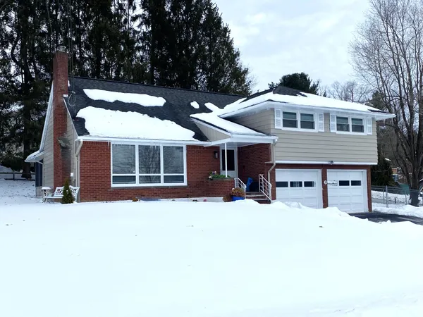 $340,000 | 6 Canterbury Drive, Endicott, NY 13760
