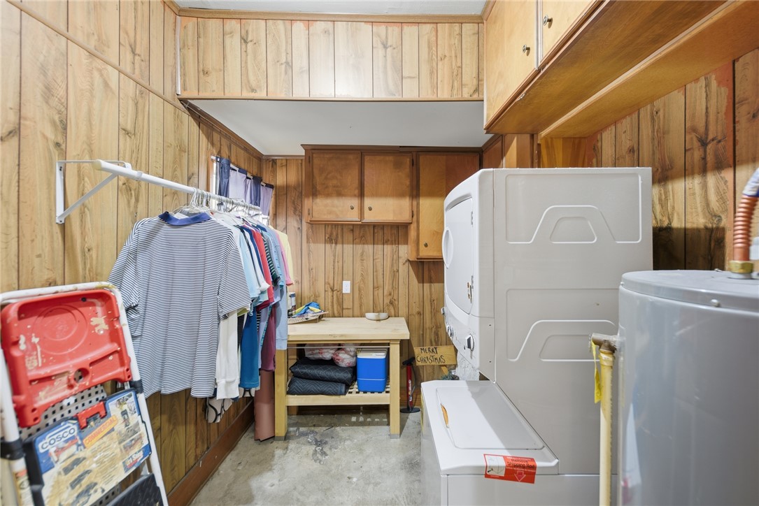 1703 South Day Street Brenham, TX 77833 - Photo 28 of 41 a utility room with dryer and washer