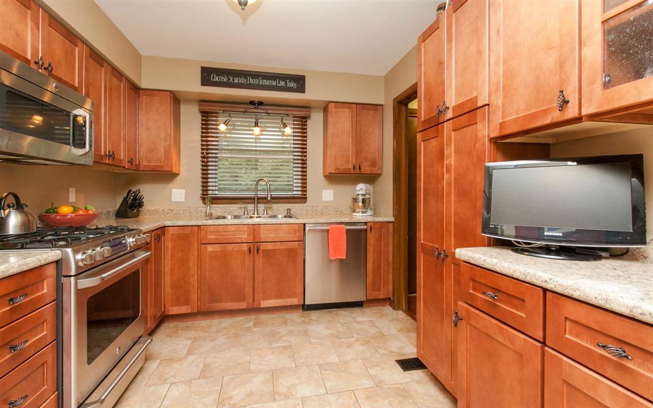 1177 Club Road Northeast Swisher, IA 52338 - Photo 11 of 25 Gallery Image 11