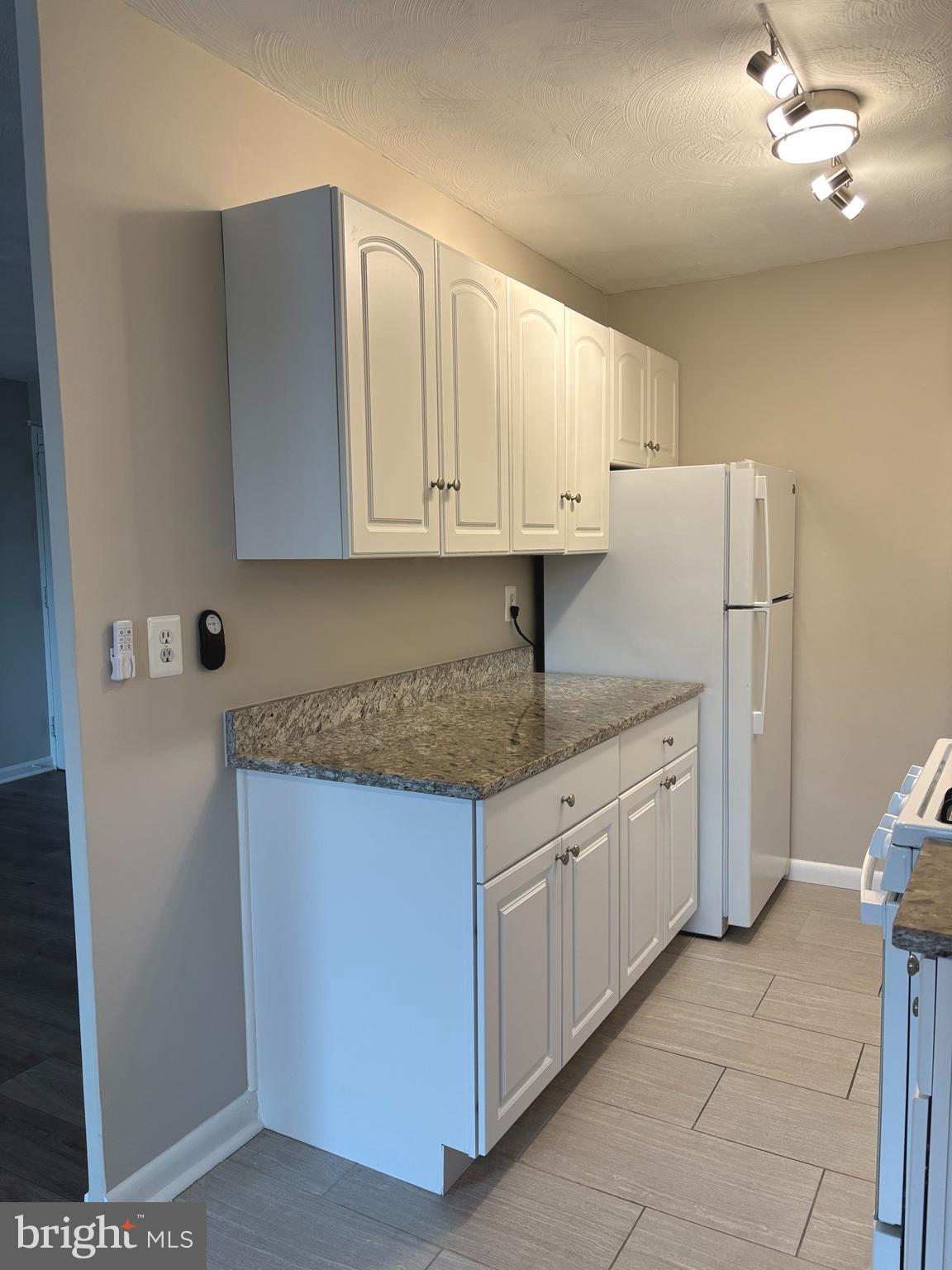 1200 South Arlington Ridge Road, Unit 605 Arlington, VA 22202 - Photo 9 of 23 Granite Countertop
