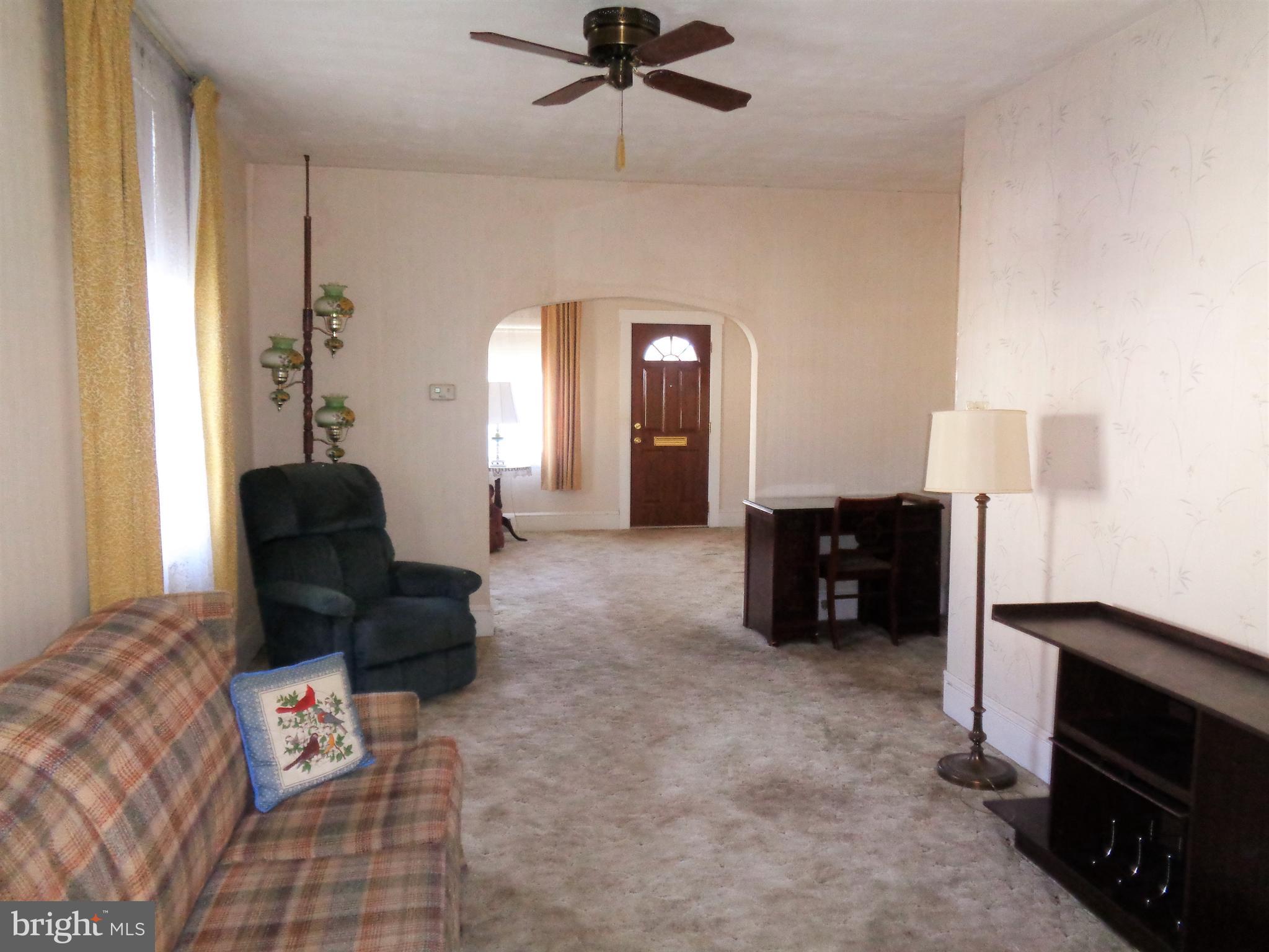 30 Lash Street Reading, PA 19607 - Photo 5 of 18 family room or dining room