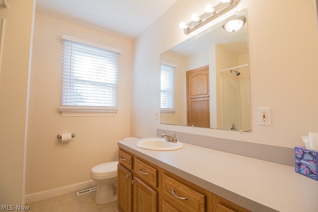 2982 Arcola Road Madison, OH 44057 - Photo 13 of 38 Main Floor Full Bathroom
