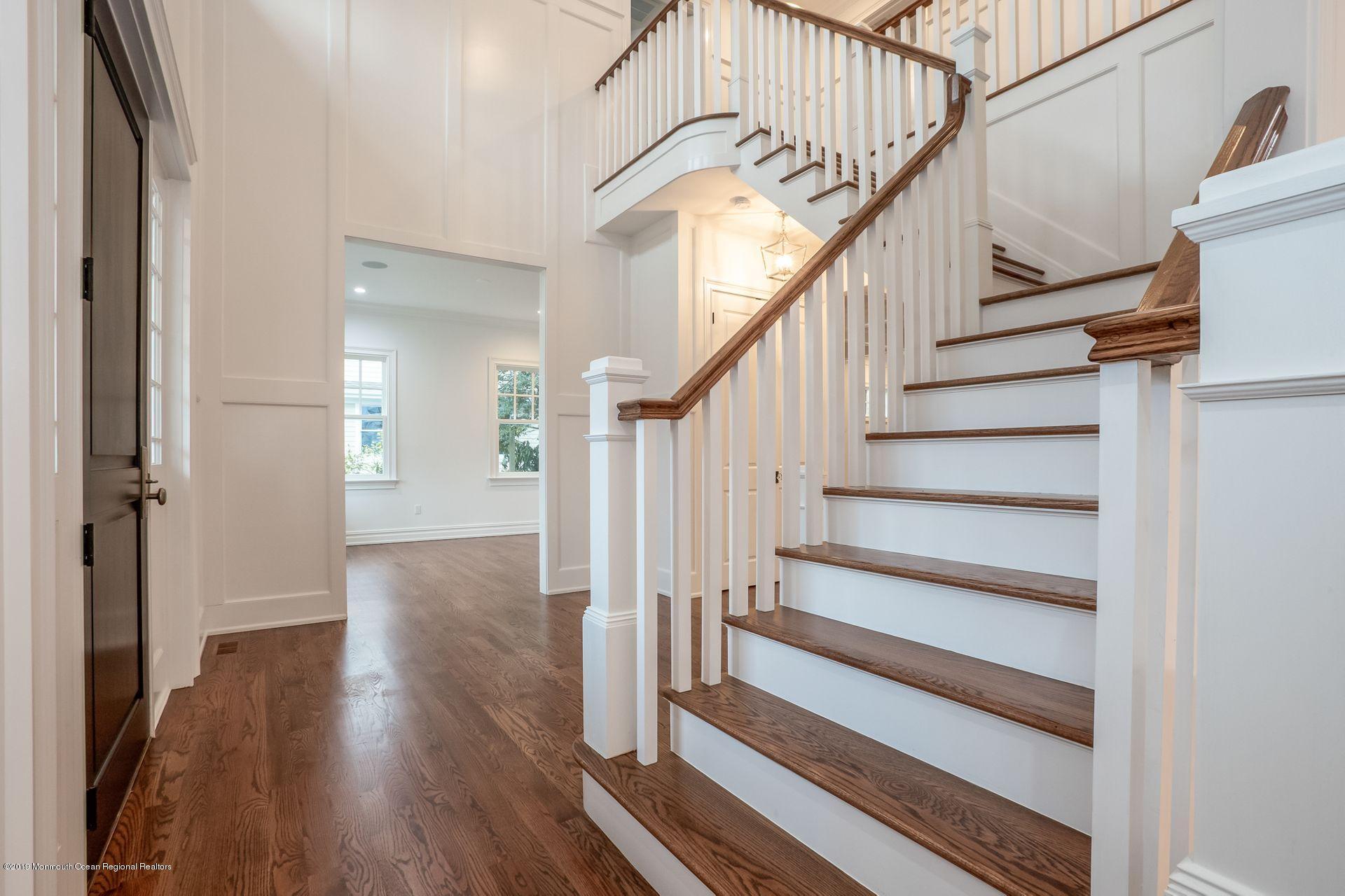 26 Hillcrest Road Fair Haven, NJ 07704 - Photo 4 of 46 Foyer