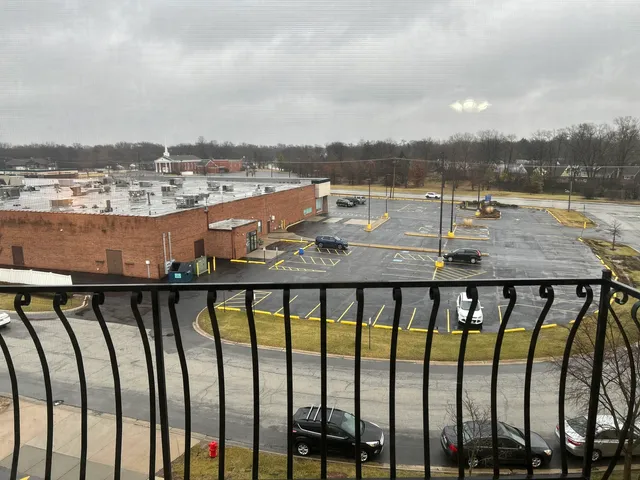 $142,500 | 18400 Cherry Creek Drive, Unit 512, Homewood, IL 60430