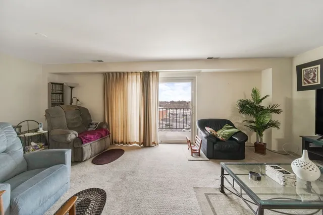 $142,500 | 18400 Cherry Creek Drive, Unit 512, Homewood, IL 60430