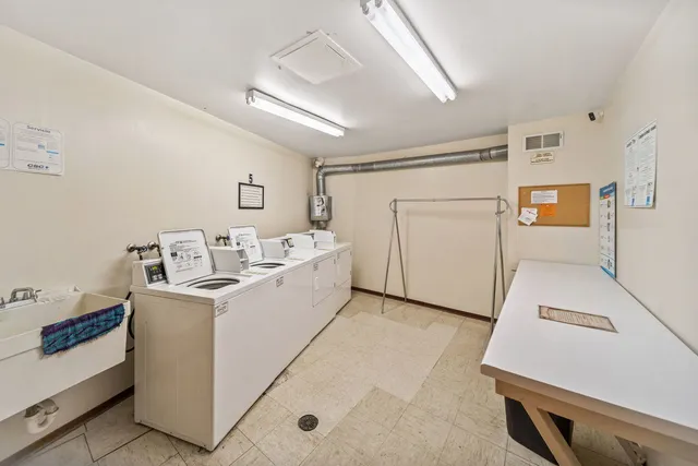 $142,500 | 18400 Cherry Creek Drive, Unit 512, Homewood, IL 60430