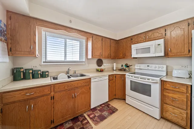 $142,500 | 18400 Cherry Creek Drive, Unit 512, Homewood, IL 60430