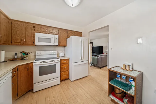 $142,500 | 18400 Cherry Creek Drive, Unit 512, Homewood, IL 60430