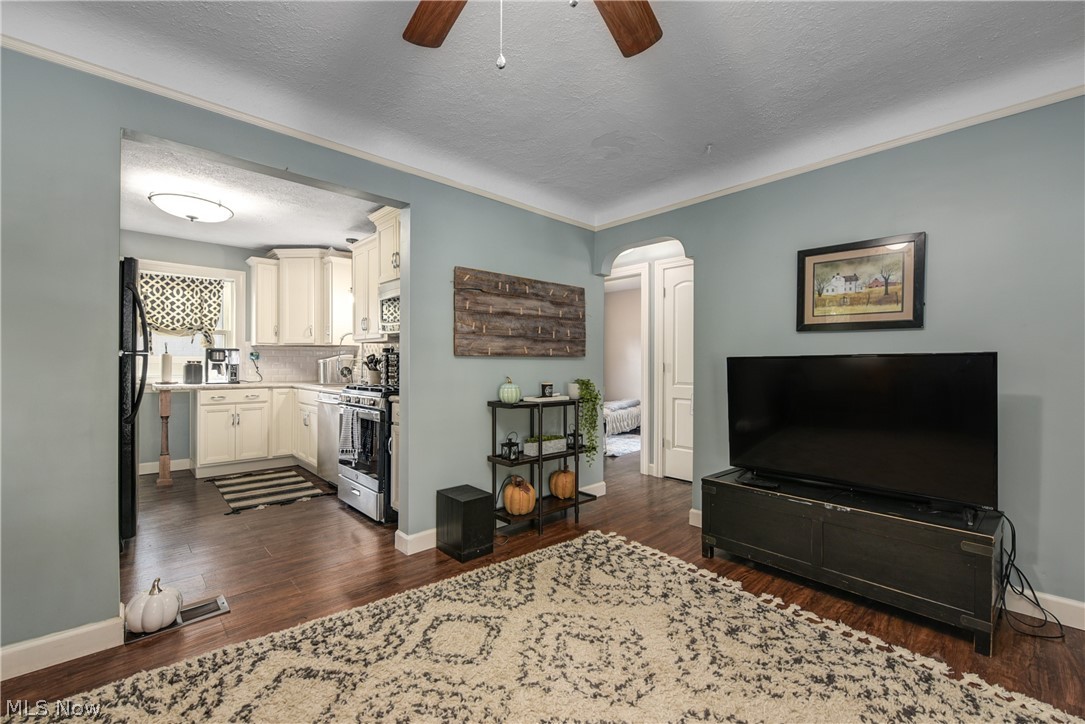 4369 Tiedeman Road Cleveland, OH 44144 - Photo 7 of 35 Gallery Image 7