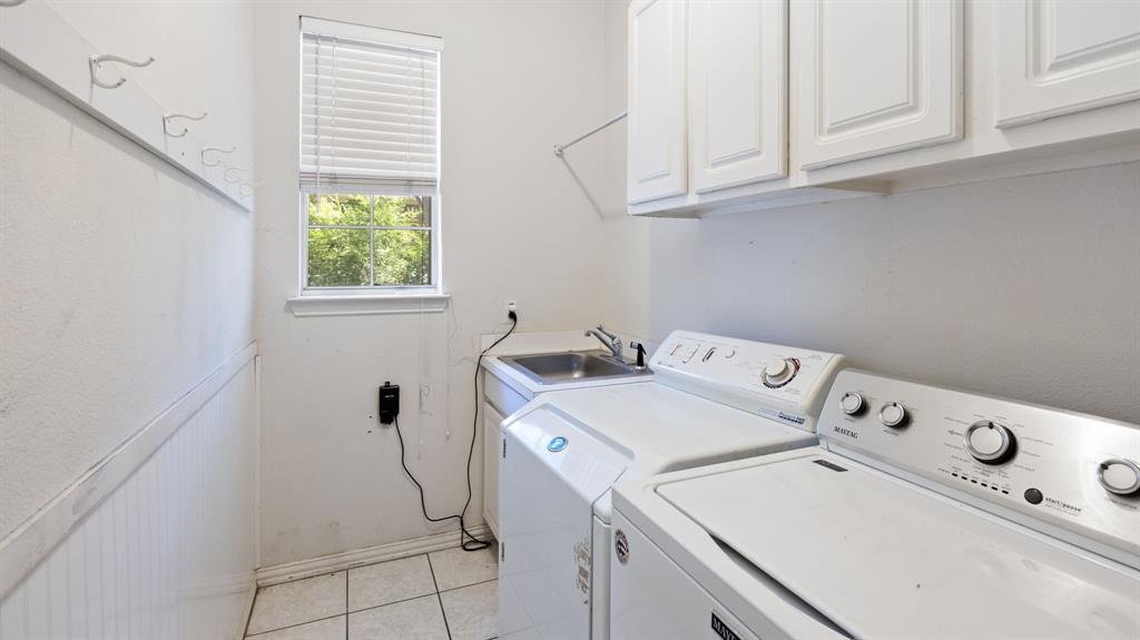 1508 Valley Creek Road Denton, TX 76205 - Photo 22 of 33 a utility room with dryer and washer