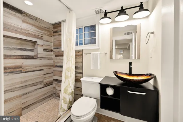 $925,000 | 1406 Lawrence Street Northeast, Washington, DC 20017