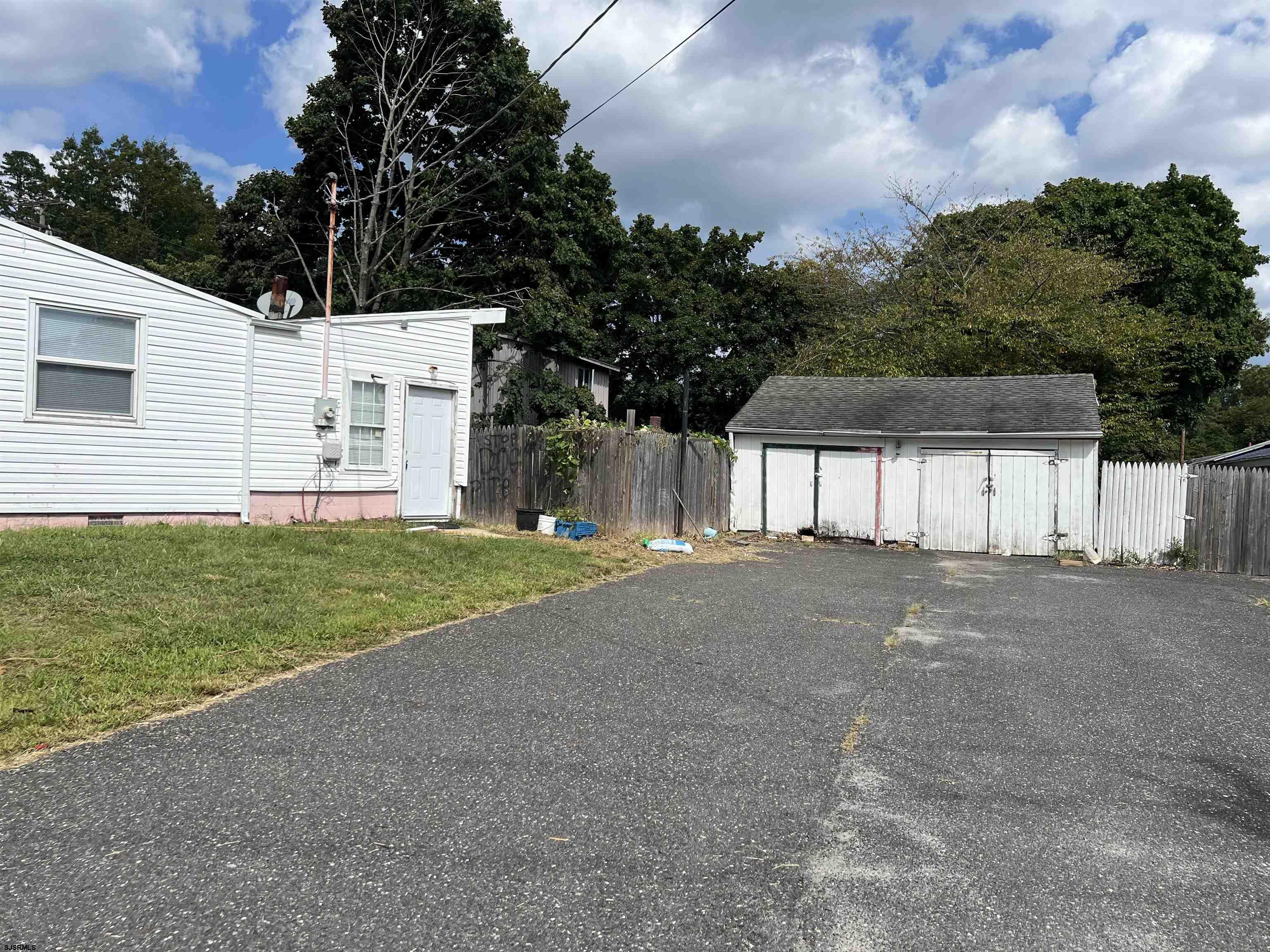2 Robin Road Egg Harbor Township, NJ 08234 - Photo 2 of 20 Gallery Image 2
