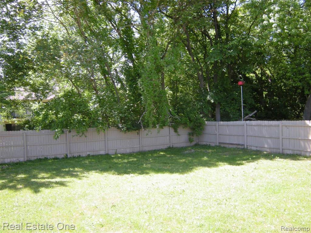 9415 Newburgh Road Livonia, MI 48150 - Photo 34 of 38