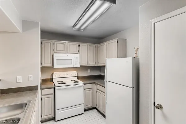 $1,530 | 555 East Silverado Ranch Boulevard, Unit 2012, Las Vegas, NV 89183