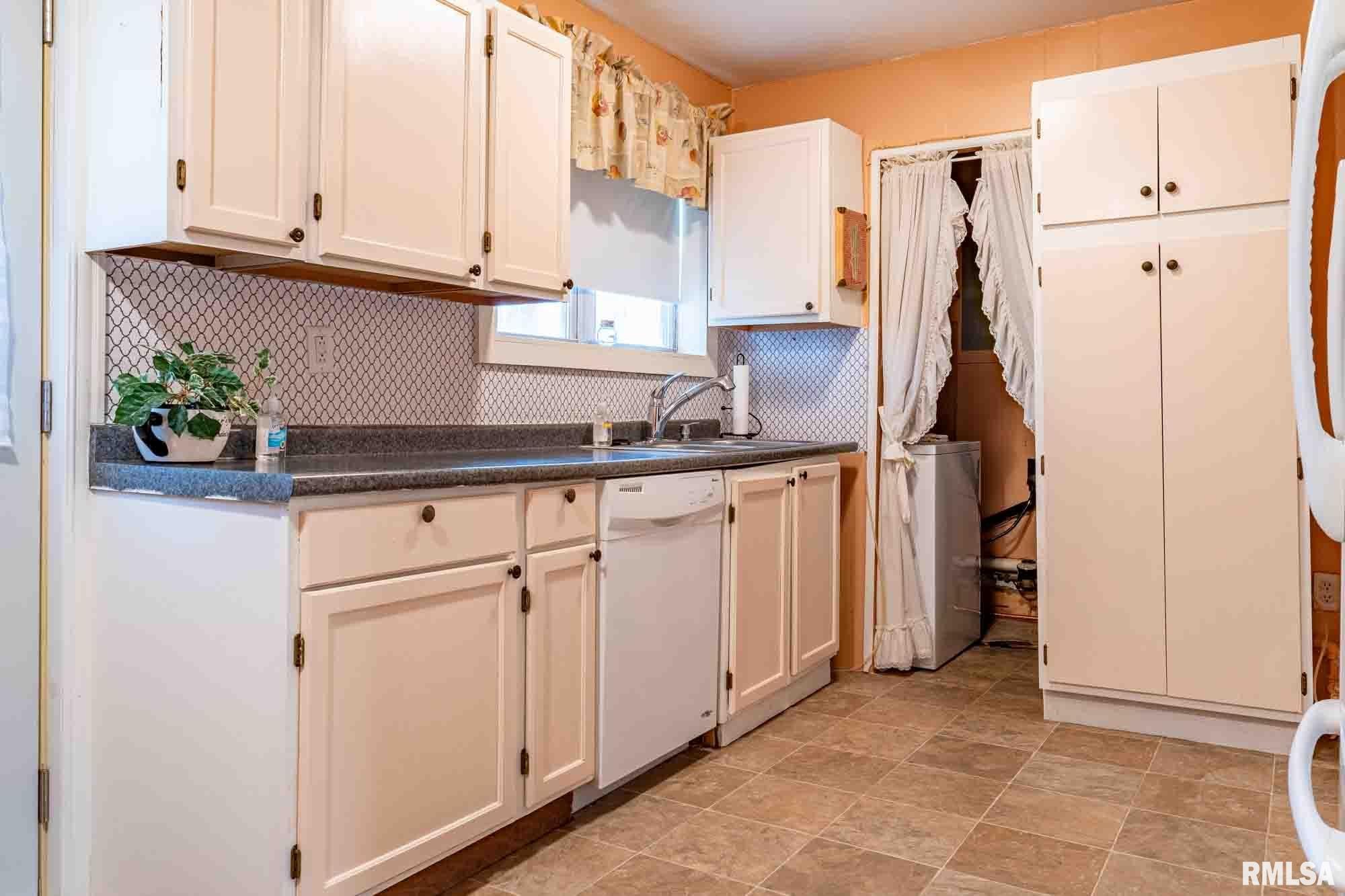 225 Frontenac Road Marquette Heights, IL 61554 - Photo 8 of 25 Gallery Image 8