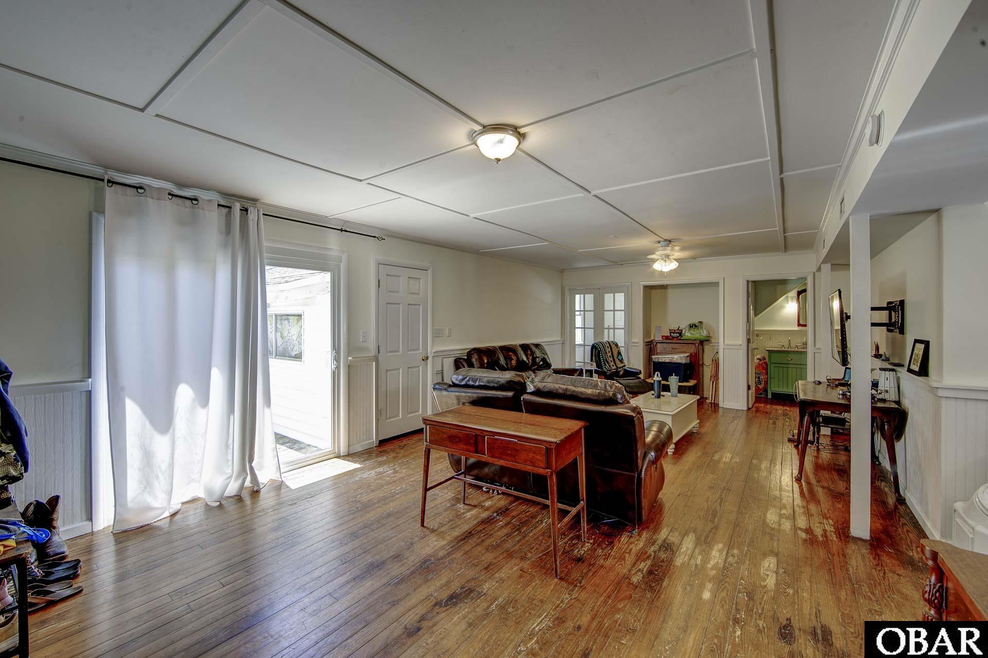 155 Loop Road Ocracoke, NC 27960 - Photo 6 of 30 Living Room