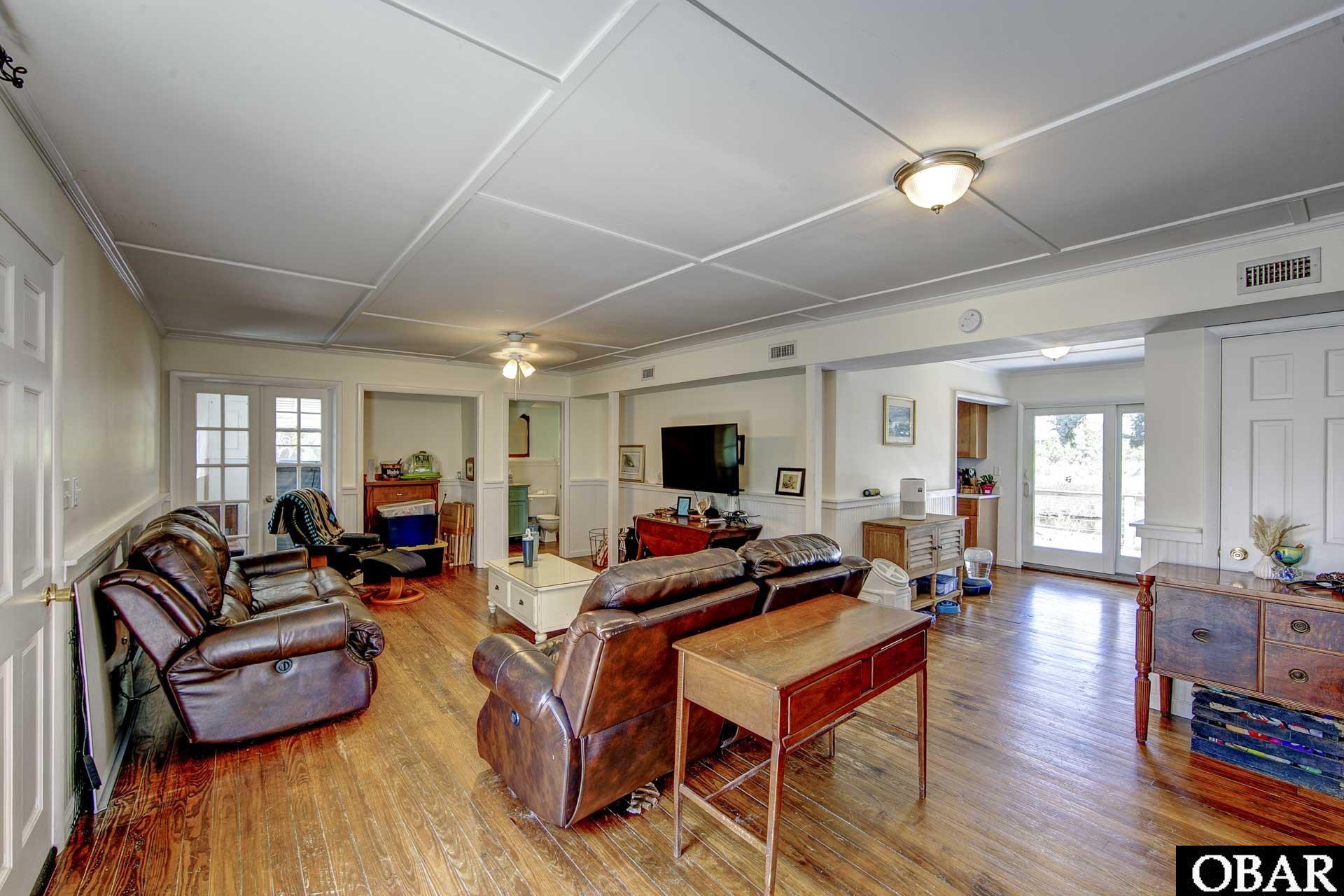 155 Loop Road Ocracoke, NC 27960 - Photo 7 of 30 Living Room