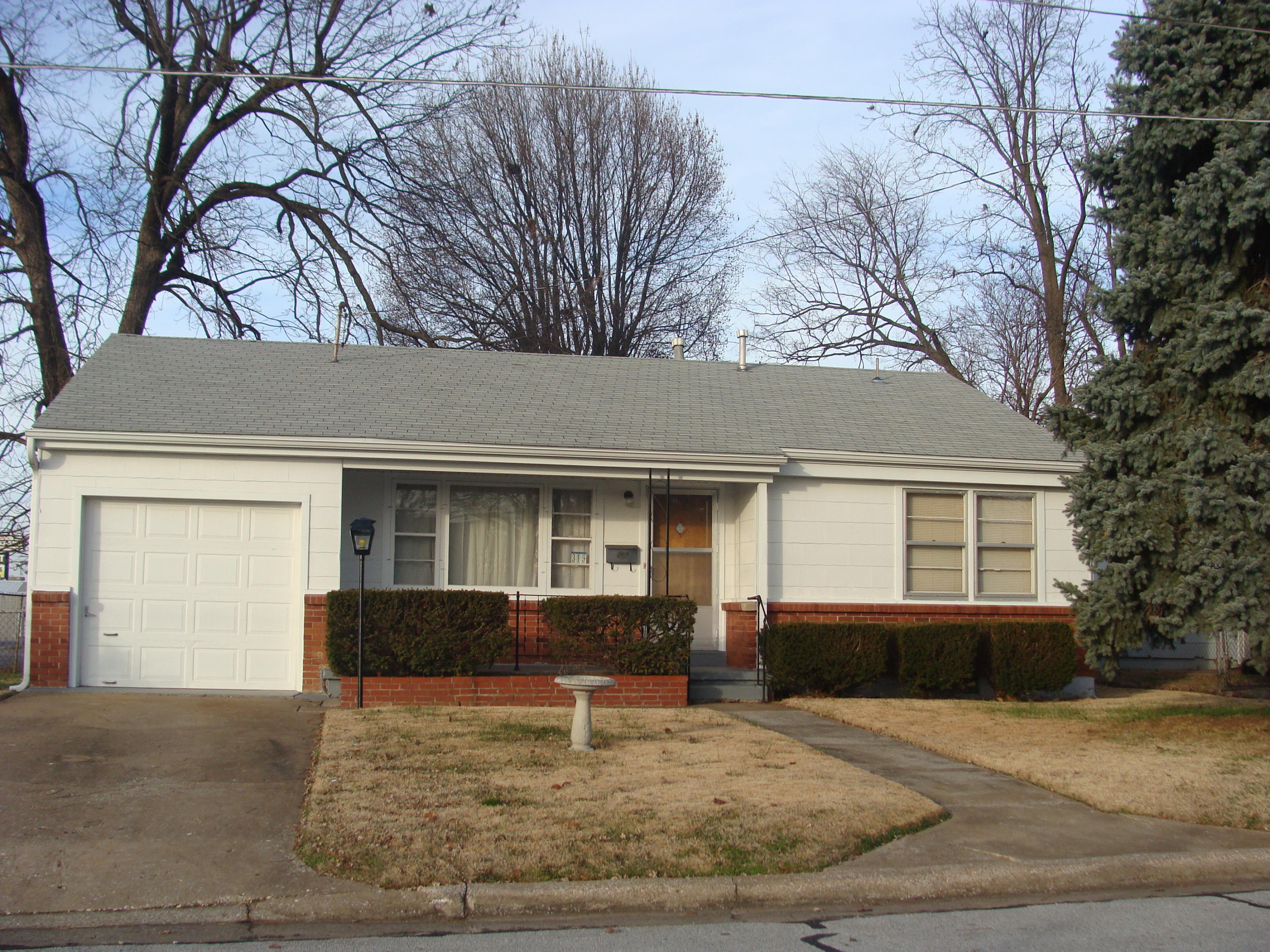 315 West Whiteside Street Springfield, MO 65807 - Photo 1 of 1 DSC07908-1