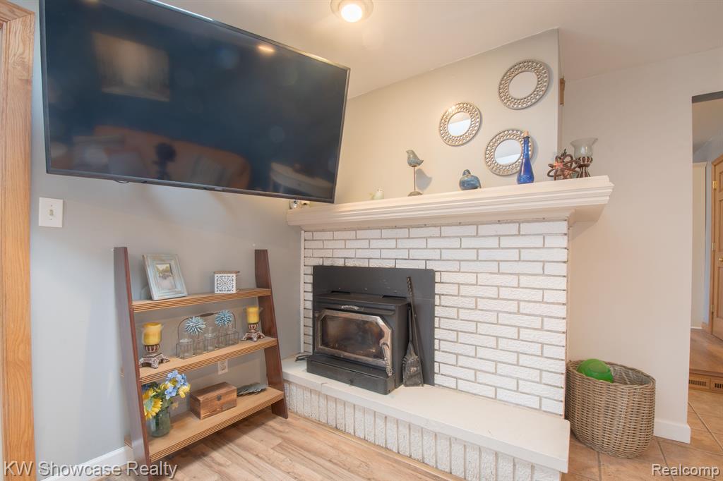 6989 Hatchery Road Waterford, MI 48327 - Photo 11 of 24 Gallery Image 11