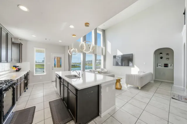 a view of entryway with bathroom