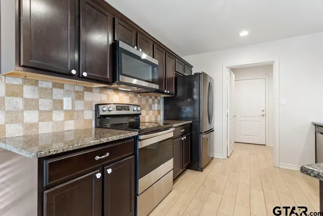 $288,500 | 815 East Grande Boulevard, Unit D104, Tyler, TX 75703