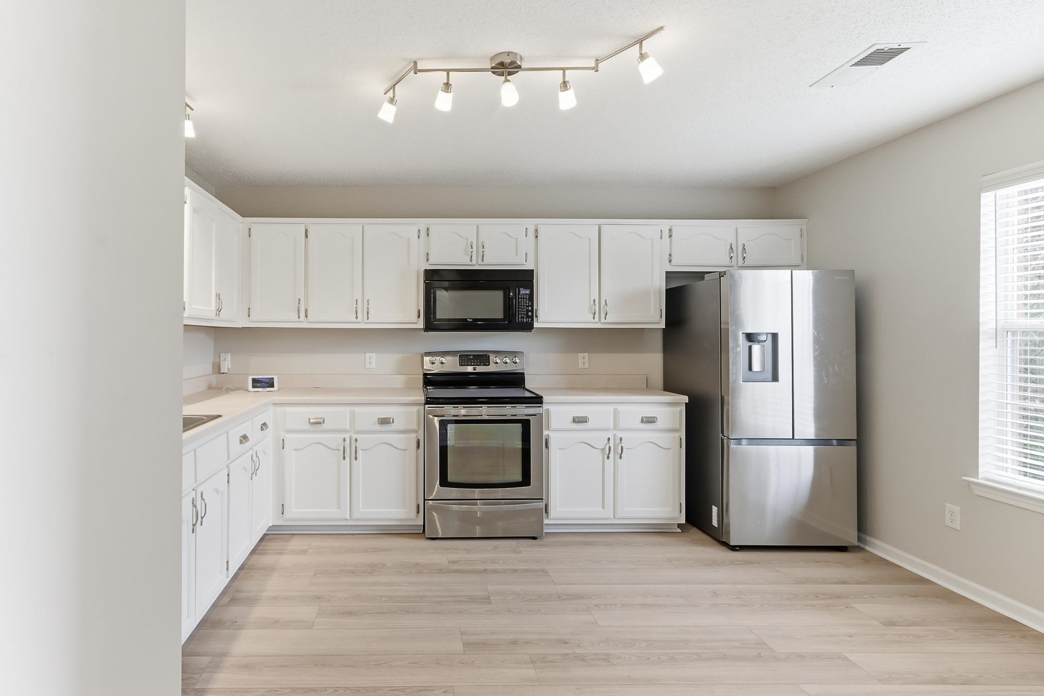 1066 Whitten Road Cordova, TN 38018 - Photo 13 of 30 a kitchen with stainless steel appliances a refrigerator sink and microwave