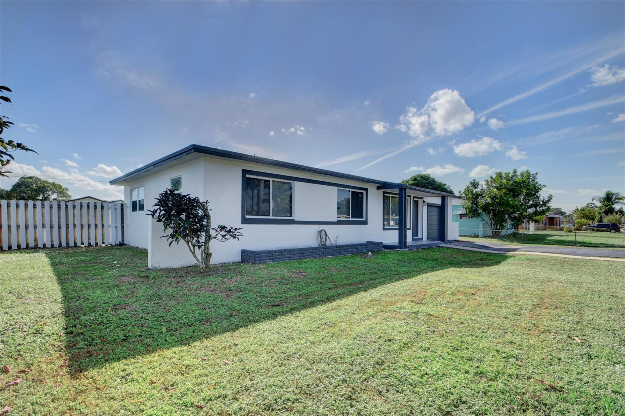 325 Mid Pines Road Palm Springs, FL 33461 - Photo 2 of 46 Photo 2