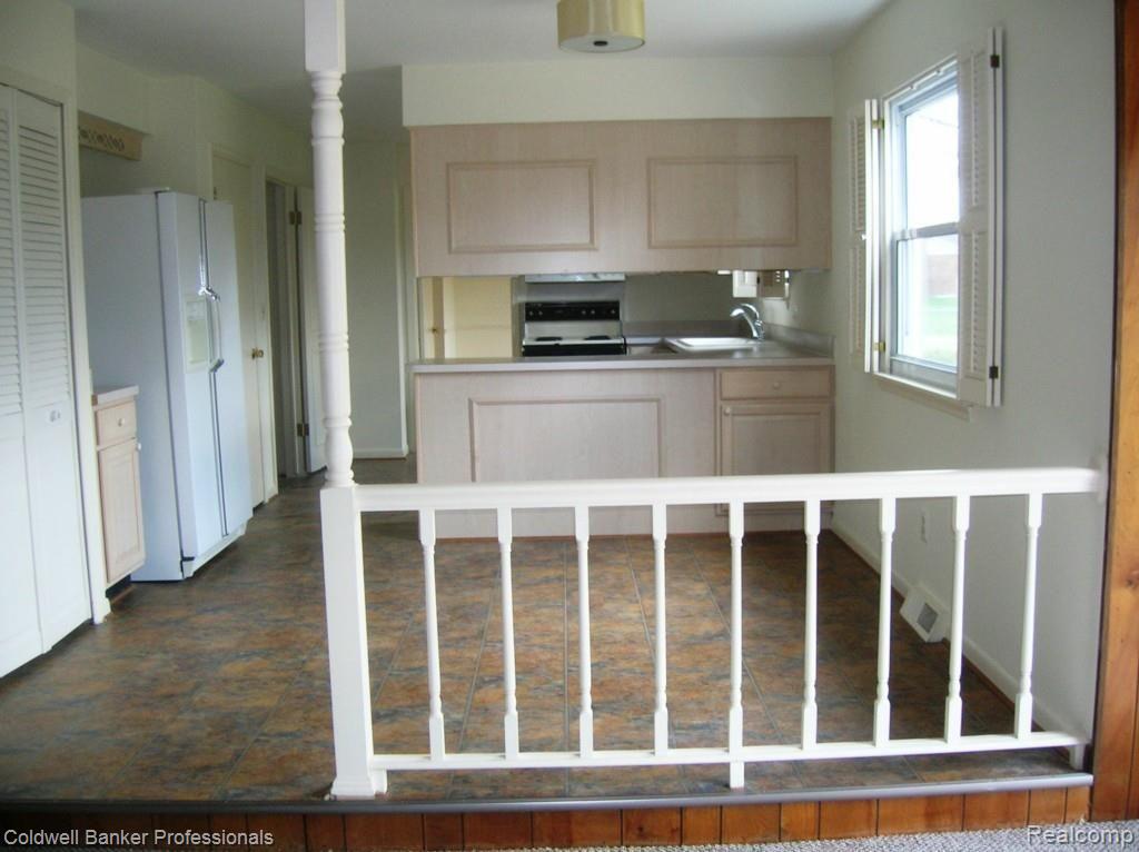 1081 Alter Road Bloomfield Hills, MI 48304 - Photo 14 of 30 10 - View of Kitchen from Family Room.jpg