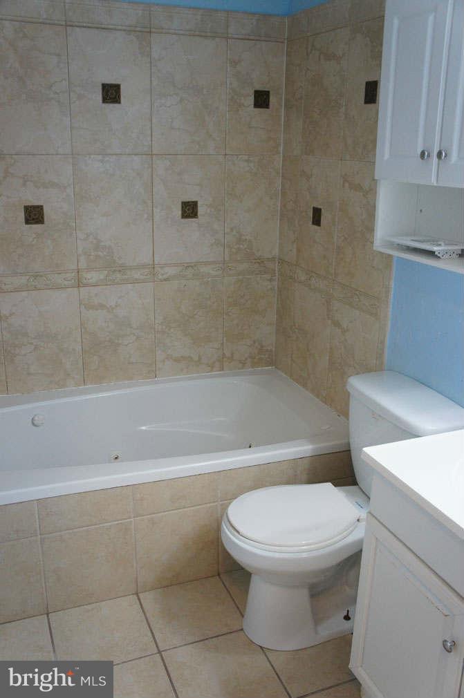 8302 Tobin Road, Unit 12 Annandale, VA 22003 - Photo 5 of 20 Bath