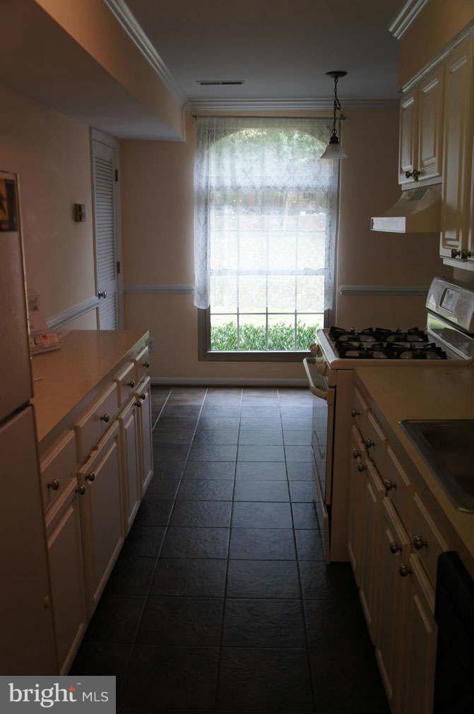 8302 Tobin Road, Unit 12 Annandale, VA 22003 - Photo 9 of 20 Kitchen
